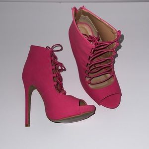 Hot pink heels 💓